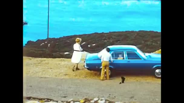 ALGHERO, ITALY 1974: People on vacation in Sardinia 5 — 图库视频影像