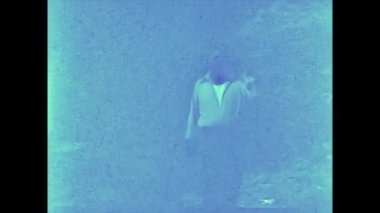 RIVA DEL GARDA 1976: Karanlıkta yürüyen adam