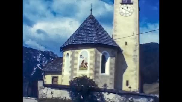 BRAIES, ITALY 1974: Dolomites summer landscape in Braies in 1974 — 图库视频影像