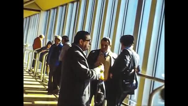 ÚJ YORK 1975: Ikertorony felső emeleti belső tér 2 — Stock videók