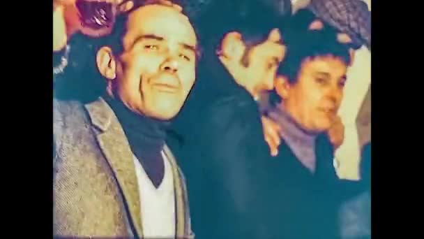 ITÁLIA 1974: Jantar em casa com amigos em 1974 — Vídeo de Stock