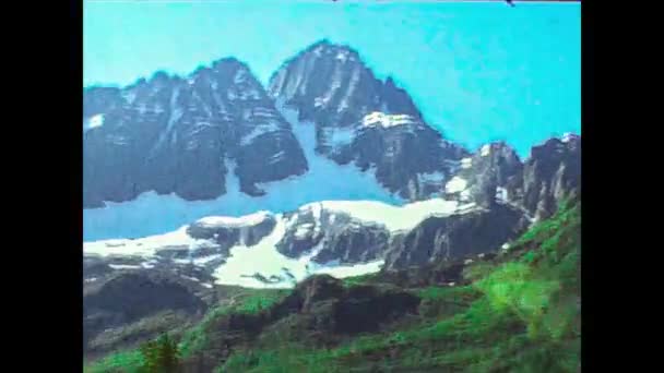 DOLOMITES, ITALIA 1973: Dolomitas paisaje 2 — Vídeo de stock