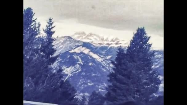 MADONNA DI CAMPIGLIO, ITALY 1974：Dolomites panorama with snow in Italy in 1974 — 图库视频影像