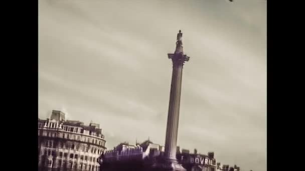 LONDRA, Regno Unito 9 GIUGNO 1975: Strade di Londra nella vita quotidiana riprese a metà degli anni '70, 4K Filmati digitalizzati 18 — Video Stock