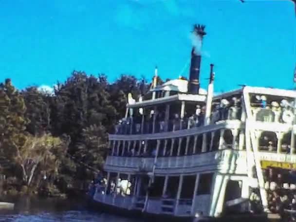 MIAMI 1980: Stoomboot in Miami 3 — Stockvideo
