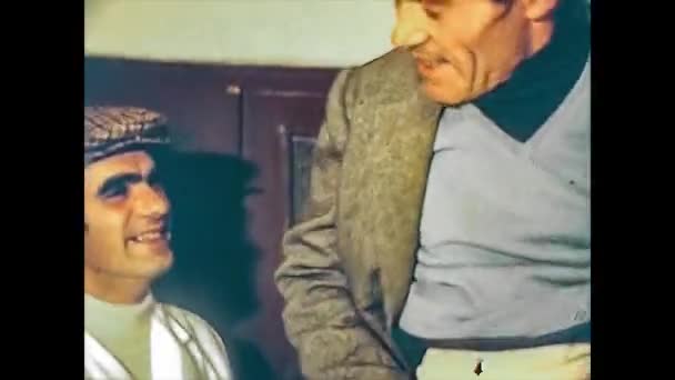 ITALIA 1974: Cena in casa con gli amici nel 1974 — Video Stock