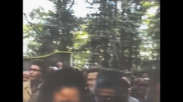 LOURDES, FRANCJA 1974: Pielgrzymka religijna do Lourdes w połowie lat 70. — Wideo stockowe