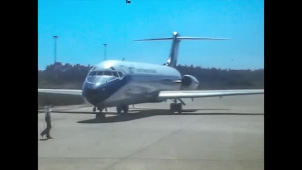 ALGHERO, ITALIA 1974: Aeroporto di Alghero a metà degli anni '70 3 — Video Stock