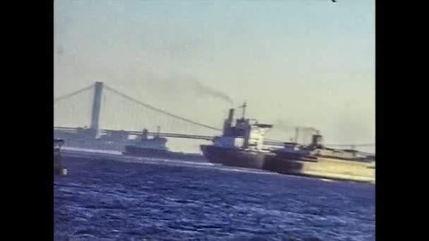 NUEVA YORK 1975: Nave en Hudson River 2 — Vídeos de Stock