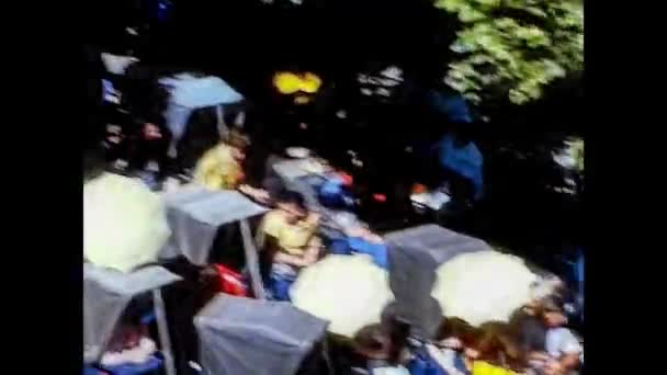 LOURDES, FRANCE 1974: 70 'lerin ortasında Lourdes' e dini hac — Stok video