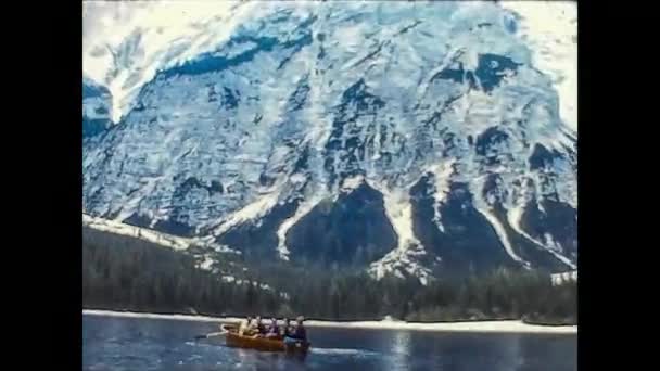Dolomitler 1974 'te Braies' de yaz manzarası yarattılar. — Stok video