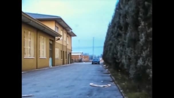 VILLANOVA DEL GHEBBO, OLASZORSZÁG 1975: Régi olasz ház külső 5 — Stock videók