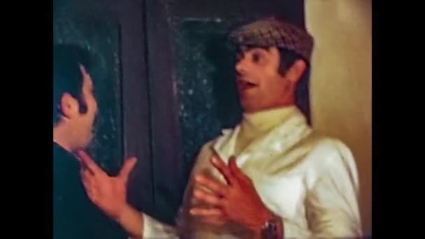 ITALIA 1974: Cena en casa con amigos en 1974 — Vídeos de Stock