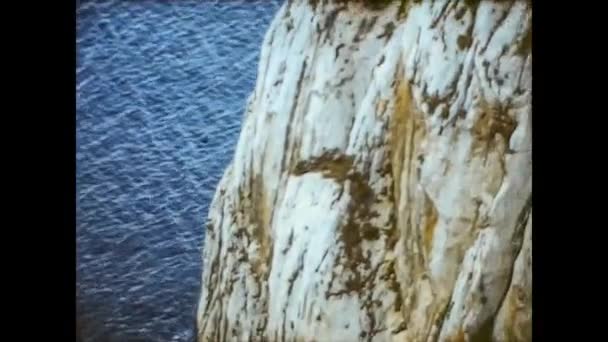 ALGHERO, WŁOCHY 1974: Widok Grotte di Nettuno na Sardynię 2 — Wideo stockowe