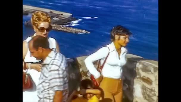 ALGHERO, ITALIE 1974 : Personnes en vacances en Sardaigne 6 — Video