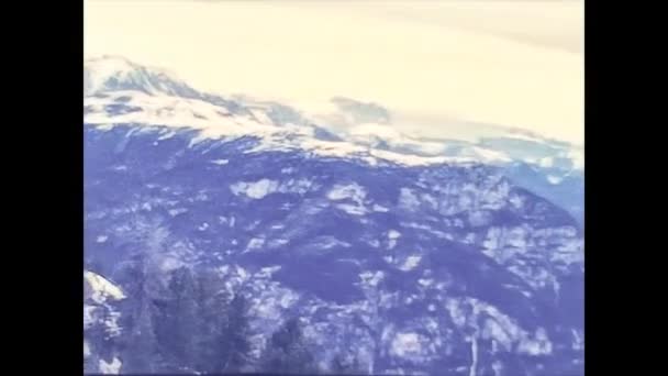 MADONNA DI CAMPIGLIO, ITALY 1974: Dolomites ski resort with people on vacation in 1974 — Stock Video