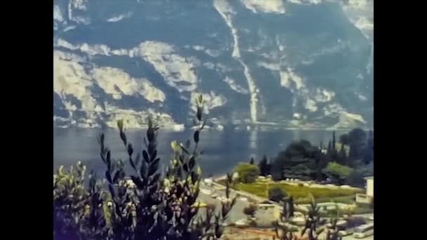 RIVA DEL GARDA 1976: Panorama de Riva del Garda na Itália em 1970 — Vídeo de Stock