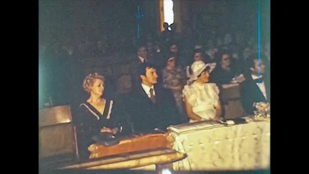 ROVIGO, ITÁLIE 1977: Vintage wedding ceremony 2 — Stock video