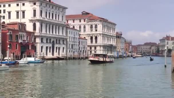Venedik 'te Vaporetto — Stok video