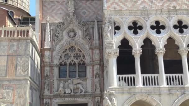 Palazzo Ducale in Venice, a famous building in Venice in Italy — Stock Video