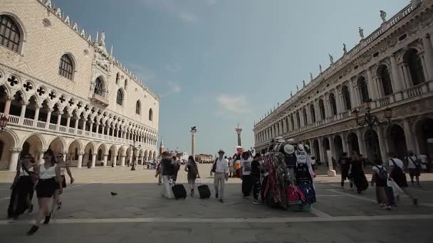 Plaza de San Marcos en Venecia con personas 2 — Vídeo de stock