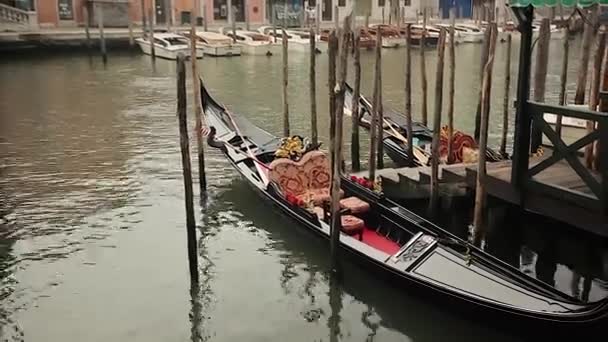 Gondeln in Venedig 2 — Stockvideo