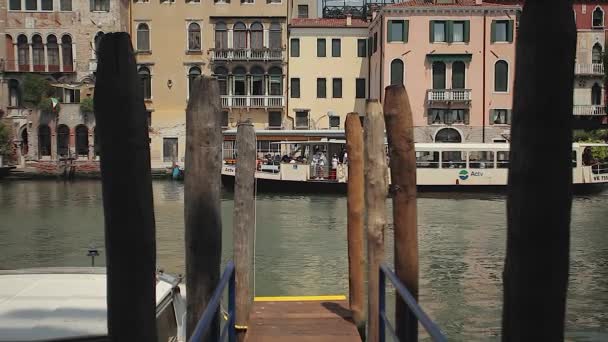 Vaporetto in Venedig — Stockvideo