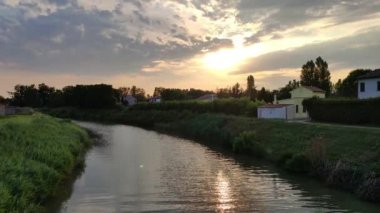 Po Vadisi 'nin 2 numaralı nehri manzarası.