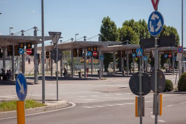 Padova, İtalya 17 Temmuz 2020: Padova, İtalya 'daki otobüs durağı