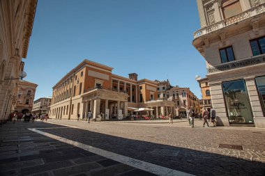 PADOVA, İtalya 17 HAZİRAN 2020: Padua, İtalya 'daki Cavour Meydanı