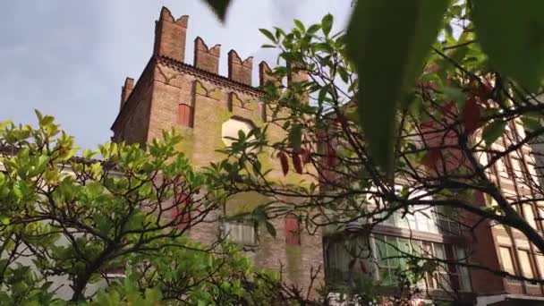 Detalle de una torre en el centro de Rovigo en Italia 3 — Vídeos de Stock
