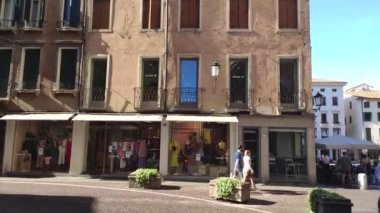 Piazza dei Signori 3 'teki Padova' daki eski tarihi binanın mimari detayları