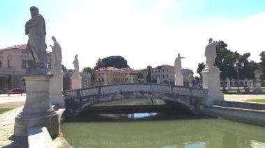 İtalya 'nın Padua kentinde Prato della Valle manzarası