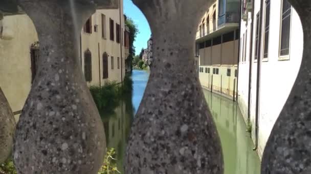 Casas históricas en el río en Padua, Italia 3 — Vídeo de stock