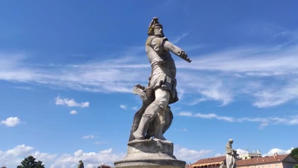 Broll záznam sochy v Prato della Valle v Padově — Stock video
