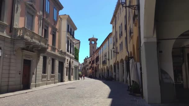 Escena de la vida real en Padua en la calle Umberto I — Vídeos de Stock