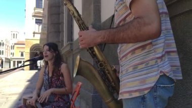 İtalya 'da Padua sokaklarında iki sokak müzisyeni sahne alıyor.