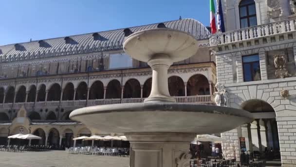 Piazza dei Signori en Padua en Italia, uno de los lugares más famosos de la ciudad — Vídeo de stock