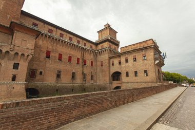 Ferrara 'nın İtalya' daki şatosunun ayrıntıları, İtalyan tarihindeki ortaçağ mimarisinin bir örneği.