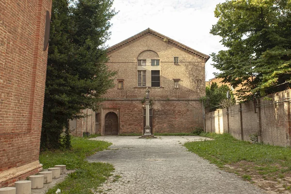 Frontansicht Der Kirche San Benedetto Ferrara Italien — Stockfoto