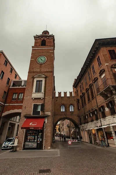 Ferrara Olaszország Július 2020 Óratorony Alulról Ferrara Olaszországban — Stock Fotó