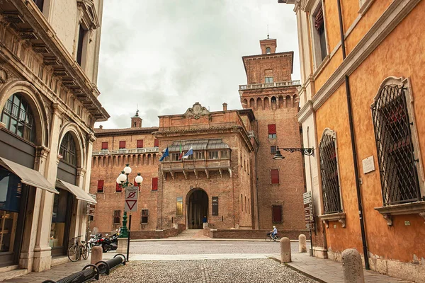 Ferrara Italia Luglio 2020 Veduta Del Castello Ferrara Dalla Strada — Foto Stock