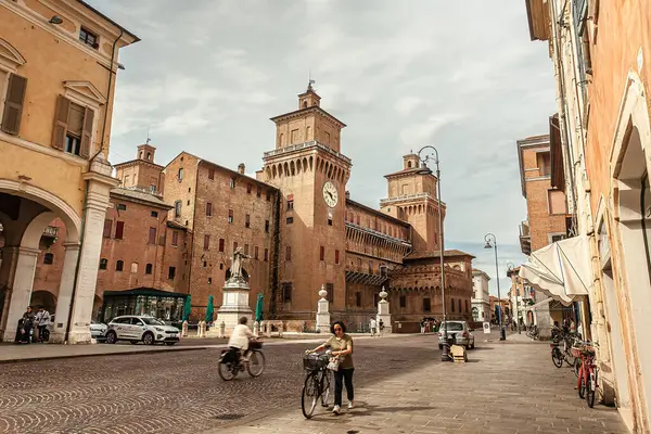 Ferrara Itálie Červen 2020 Evocative View Castle Ferrara People Tourists — Stock fotografie