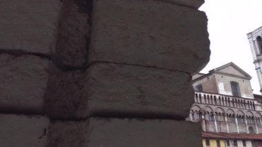 Ferrara 3 'teki San Giorgio Katedrali' nin çan kulesi.