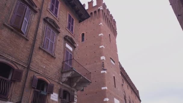 Detalle arquitectónico del Palazzo del Municipio de Ferrara en Italia 6 — Vídeo de stock