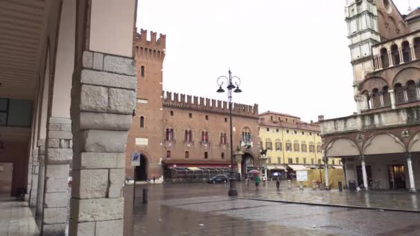 Вид на площадь Пьяцца дель Муниципио в Ферраре, Италия 15 — стоковое видео