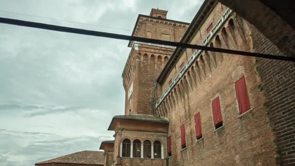 Безумні деталі замку Феррари в Італії. — стокове відео