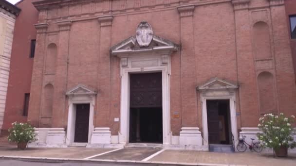 A church in Ferrara in Italy 2 — Stock Video