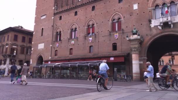 Pohled na Piazza del Municipio ve Ferraře v Itálii — Stock video