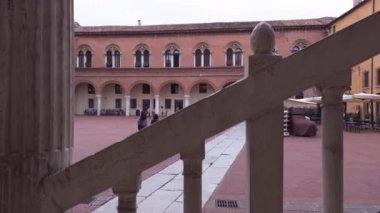 İtalya 'nın Ferrara kentindeki Piazza del Municipio' nun manzarası 13.